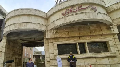 نمای بیرونی بیمارستان گاندی در تهران، یکی از مراکز پیشرو در ارائه خدمات پزشکی و درمانی.