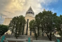 نمای زیبای کلیسای سرکیس مقدس با طراحی منحصر به‌فرد.