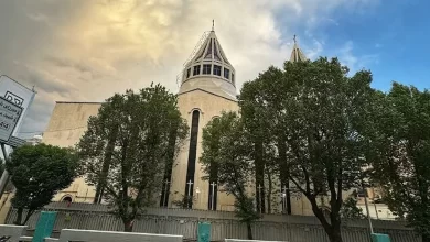 نمای زیبای کلیسای سرکیس مقدس با طراحی منحصر به‌فرد.