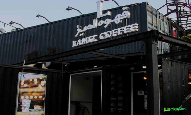 کافه قهوه لمیز بام تهران، فضایی دنج و آرامش‌بخش برای لذت بردن از قهوه‌ای خوش‌طعم با منظره‌ای فوق‌العاده از ارتفاعات تهران.