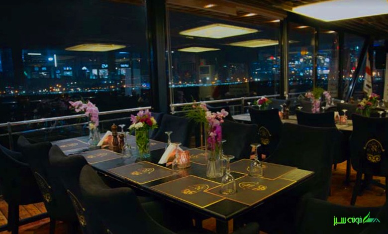 رستوران‌های بام تهران با منویی متنوع از غذاهای ایرانی و بین‌المللی، تجربه‌ای دلچسب از طعم و لذت در کنار چشم‌انداز خارق‌العاده.