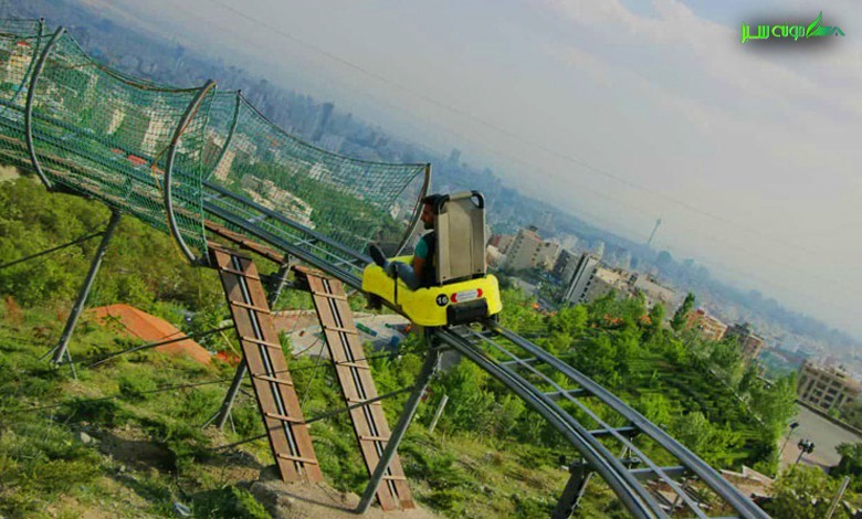 سورتمه‌سواری بام تهران، مسیر مارپیچ و پرسرعتی که لذت سرعت و هیجان را در دامنه‌های کوهستانی بام تهران به ارمغان می‌آورد.