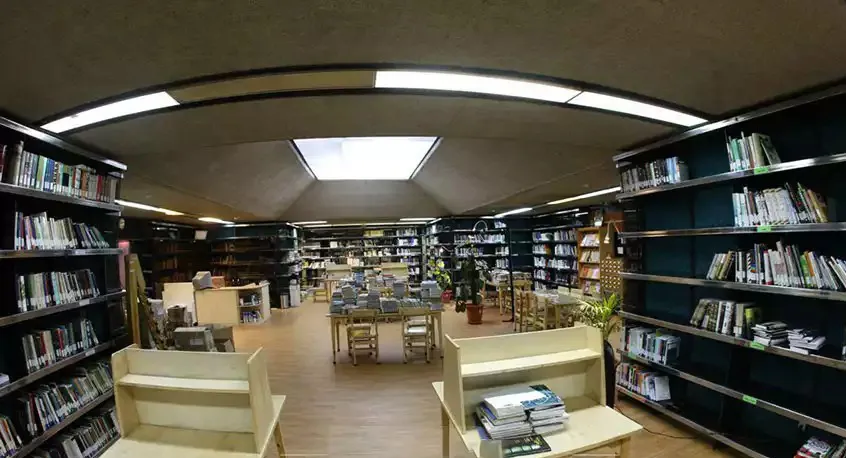 کتابخانه میدان آزادی