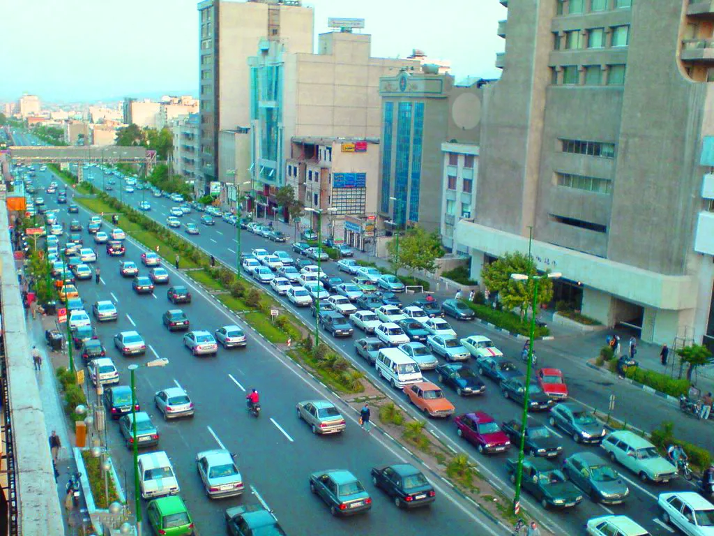 نمایی زیبا از بلوار میرداماد تهران