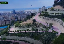 نمایی از پارک پرواز تهران با چشم‌انداز وسیع شهر در پس‌زمینه و فضای سبز آرامش‌بخش