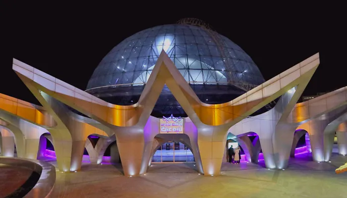 گنبد مینا در شب