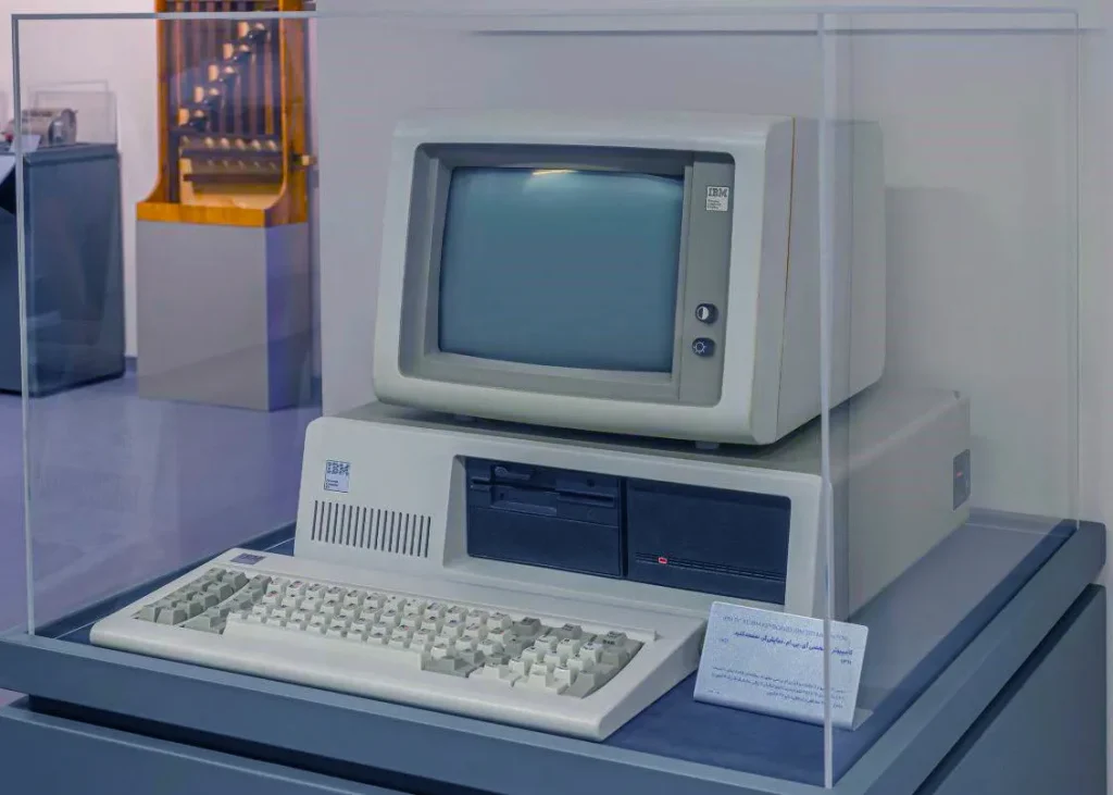 کامپیوتر قدیمی در موزه کامپیوتر تهران
